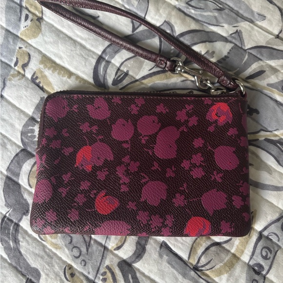 Coach cross body in burgundy with matching wristlet coin purse - Picture 8 of 10